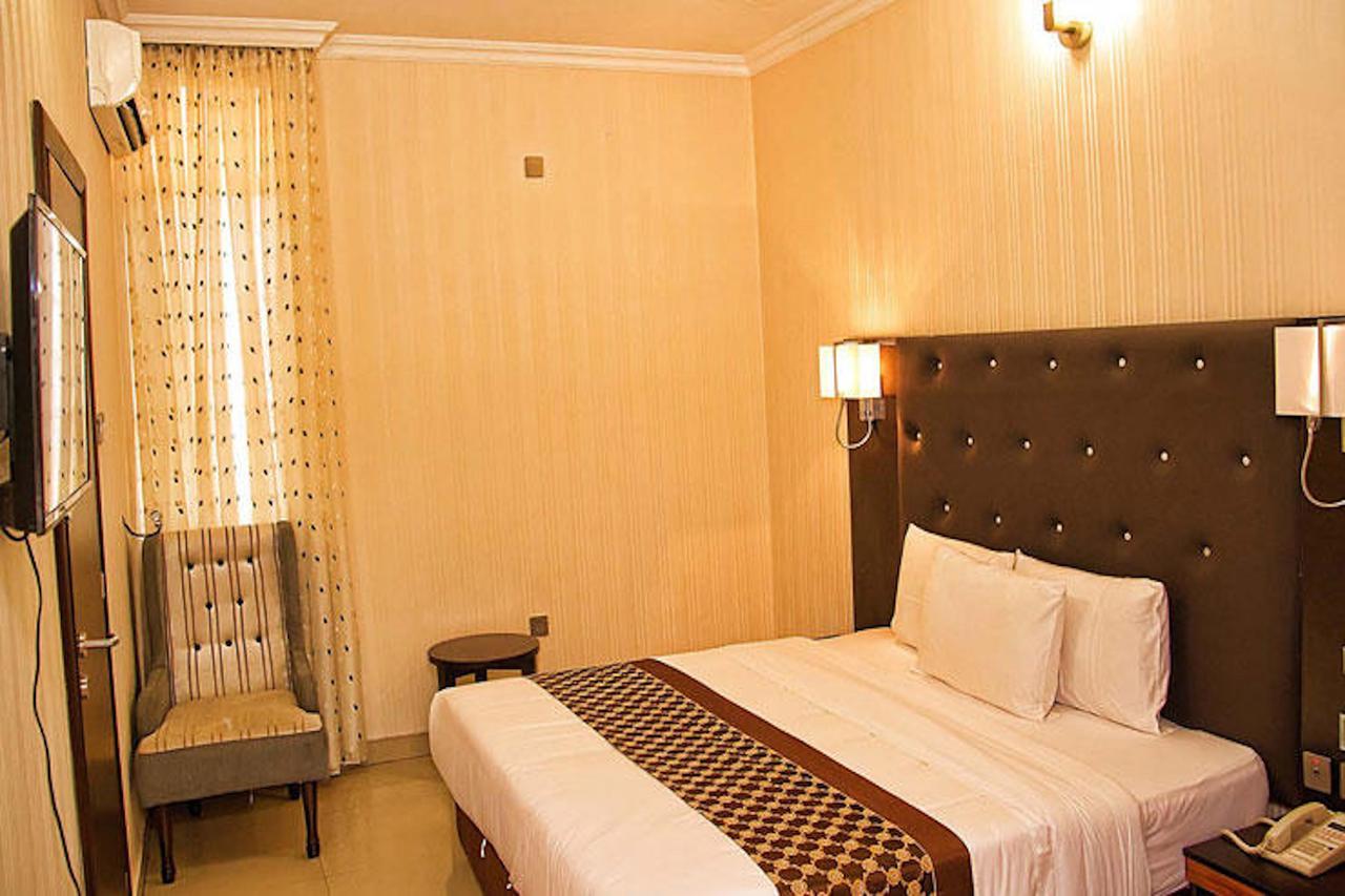 Lakeem Suites Agboyin Surulere Lagos Bagian luar foto
