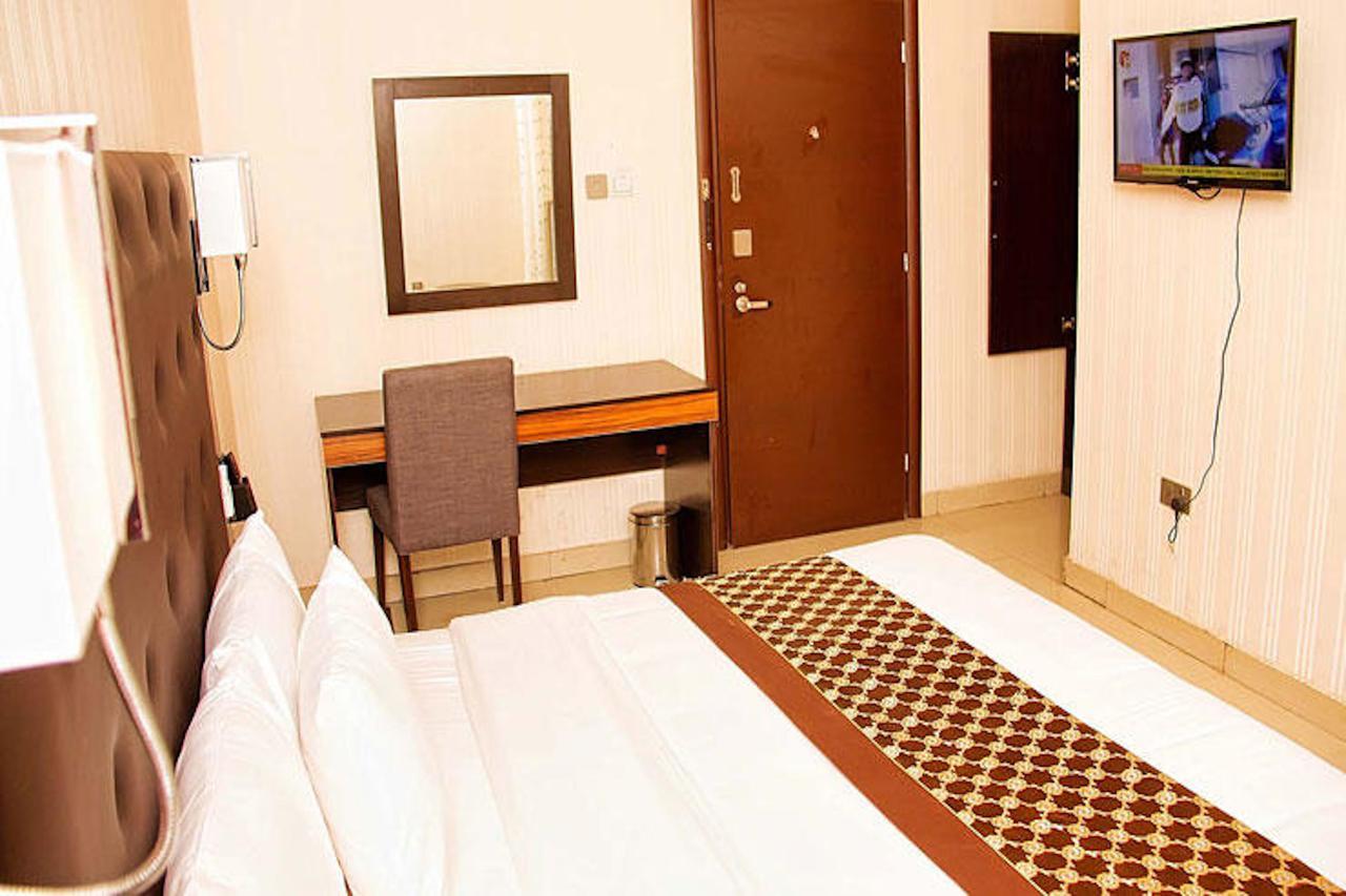 Lakeem Suites Agboyin Surulere Lagos Bagian luar foto
